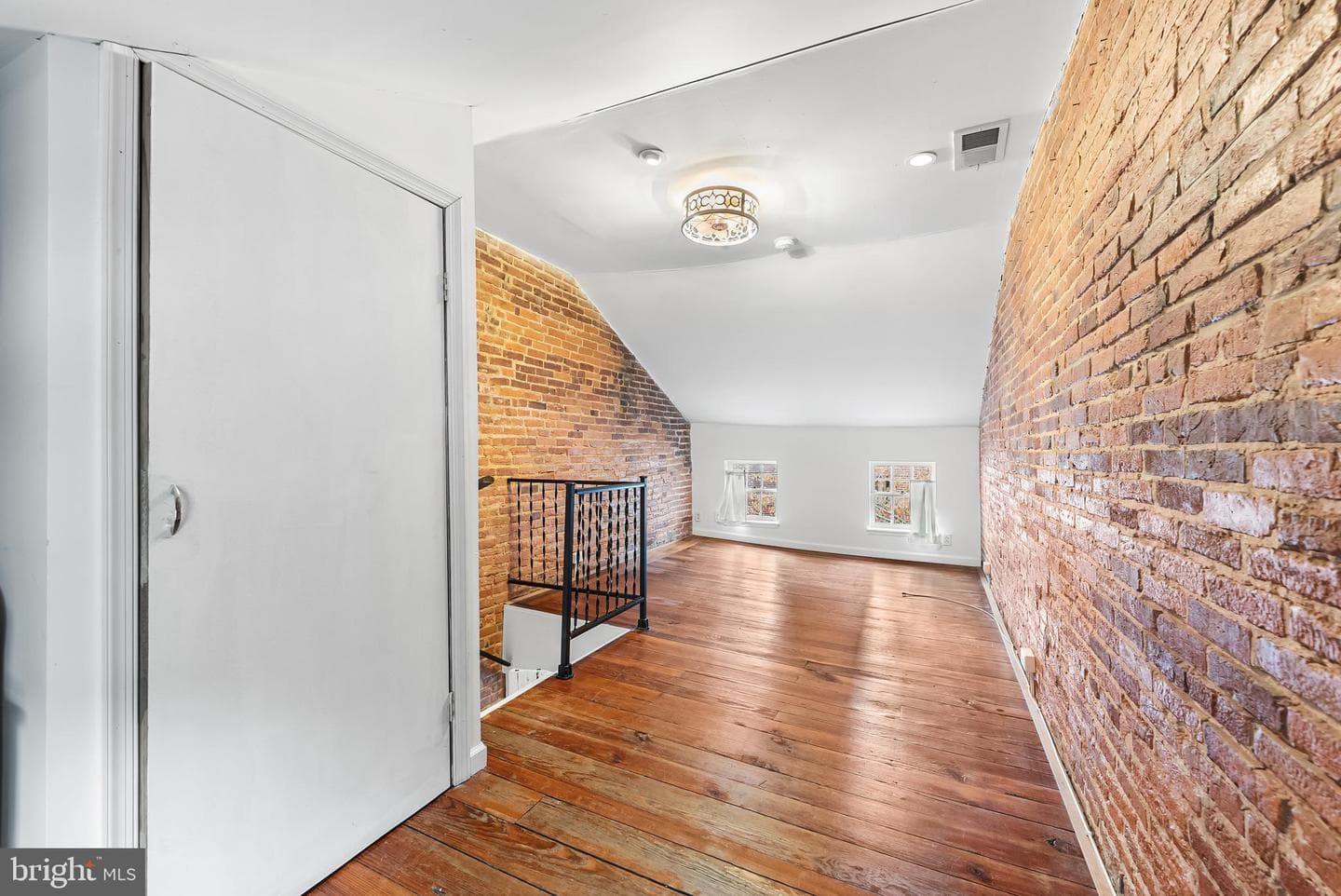 1812 Lancaster Street photo 21