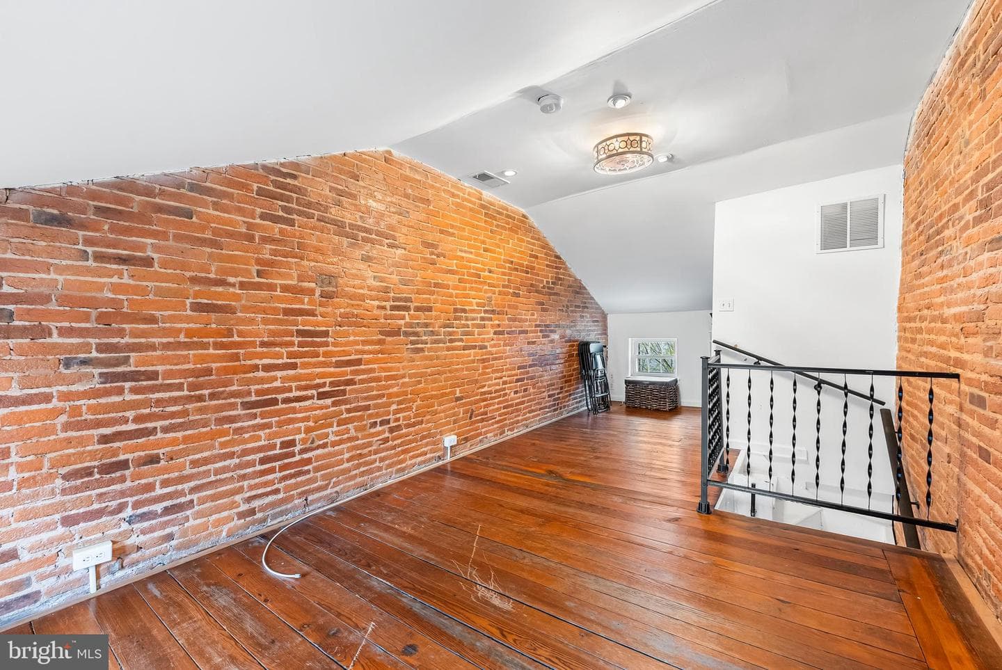 1812 Lancaster Street photo 25