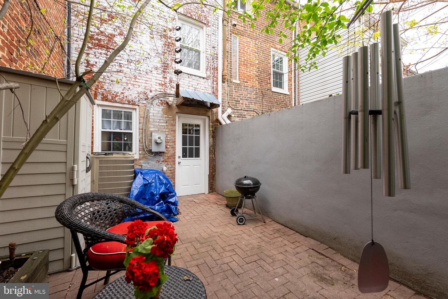1812 Lancaster Street photo 29