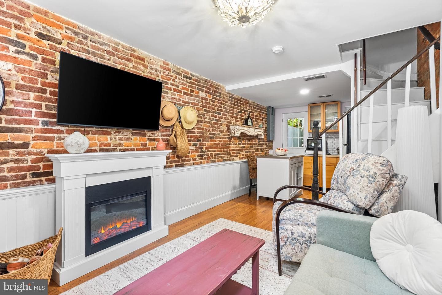 1812 Lancaster Street photo 3