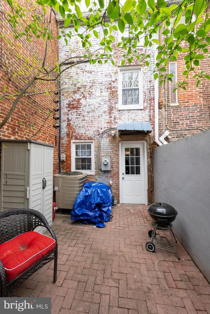 1812 Lancaster Street photo 30