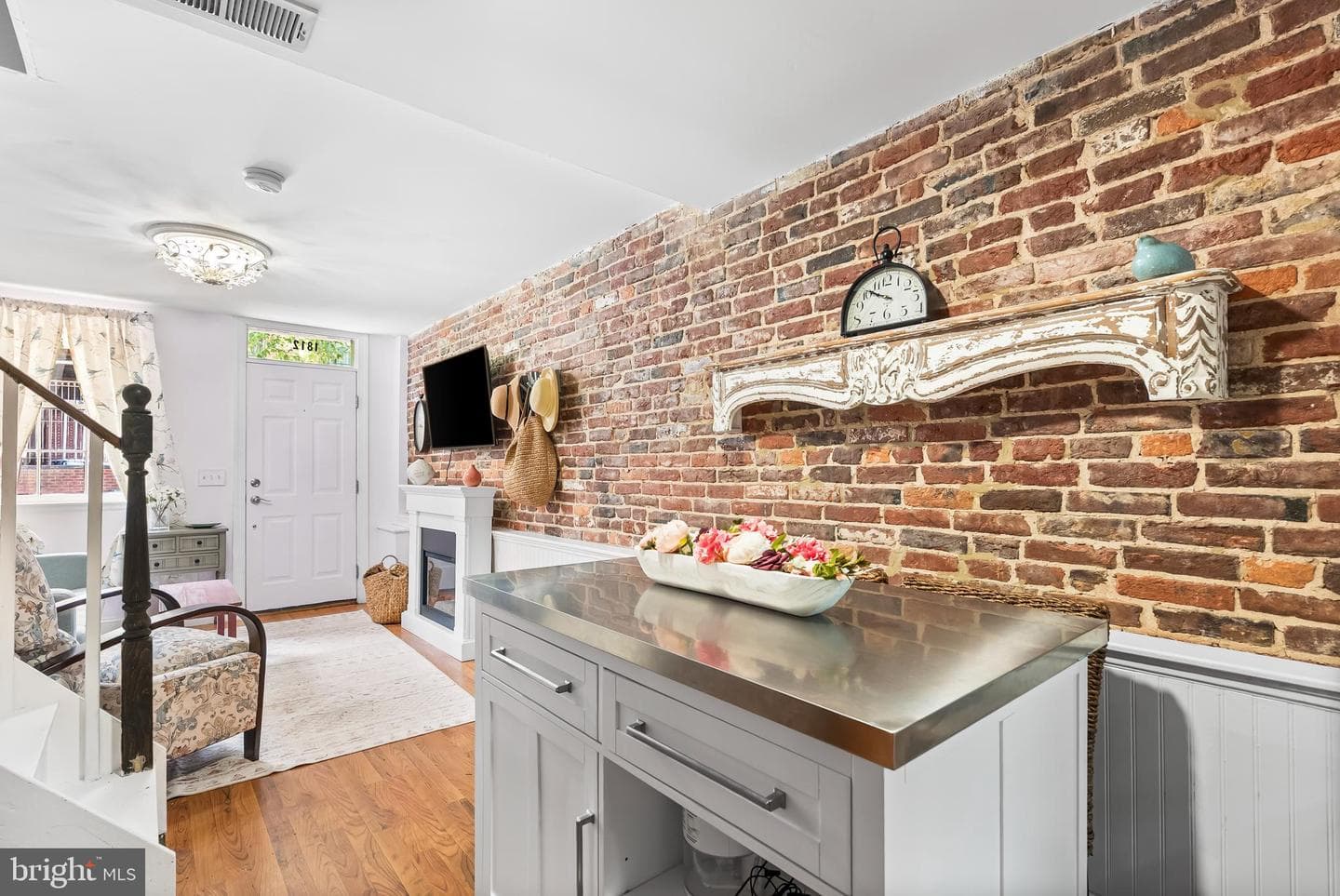 1812 Lancaster Street photo 6
