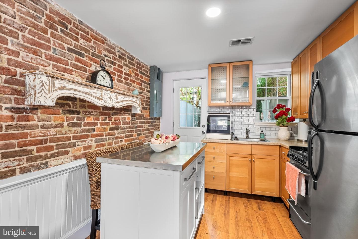 1812 Lancaster Street photo 7