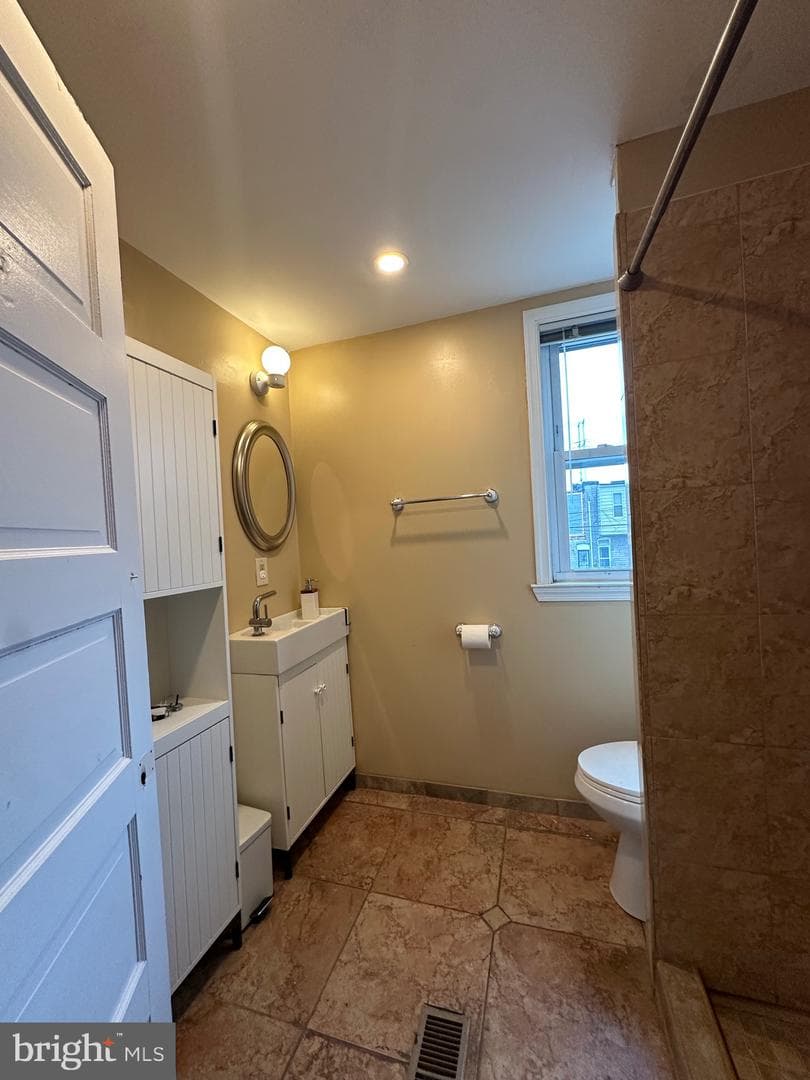 2261 Sidney Avenue photo 6