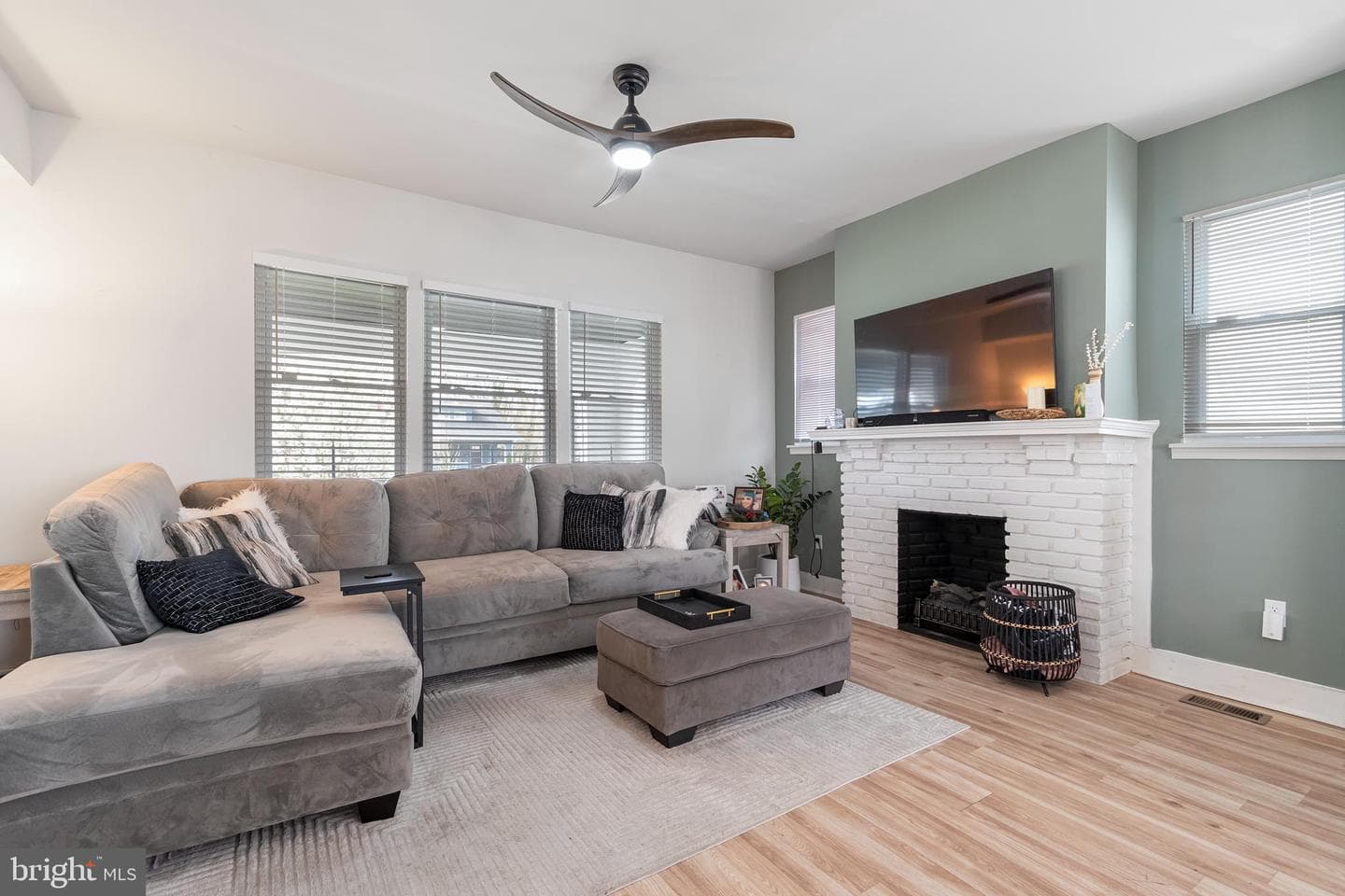 3808 Barrington Road photo 4