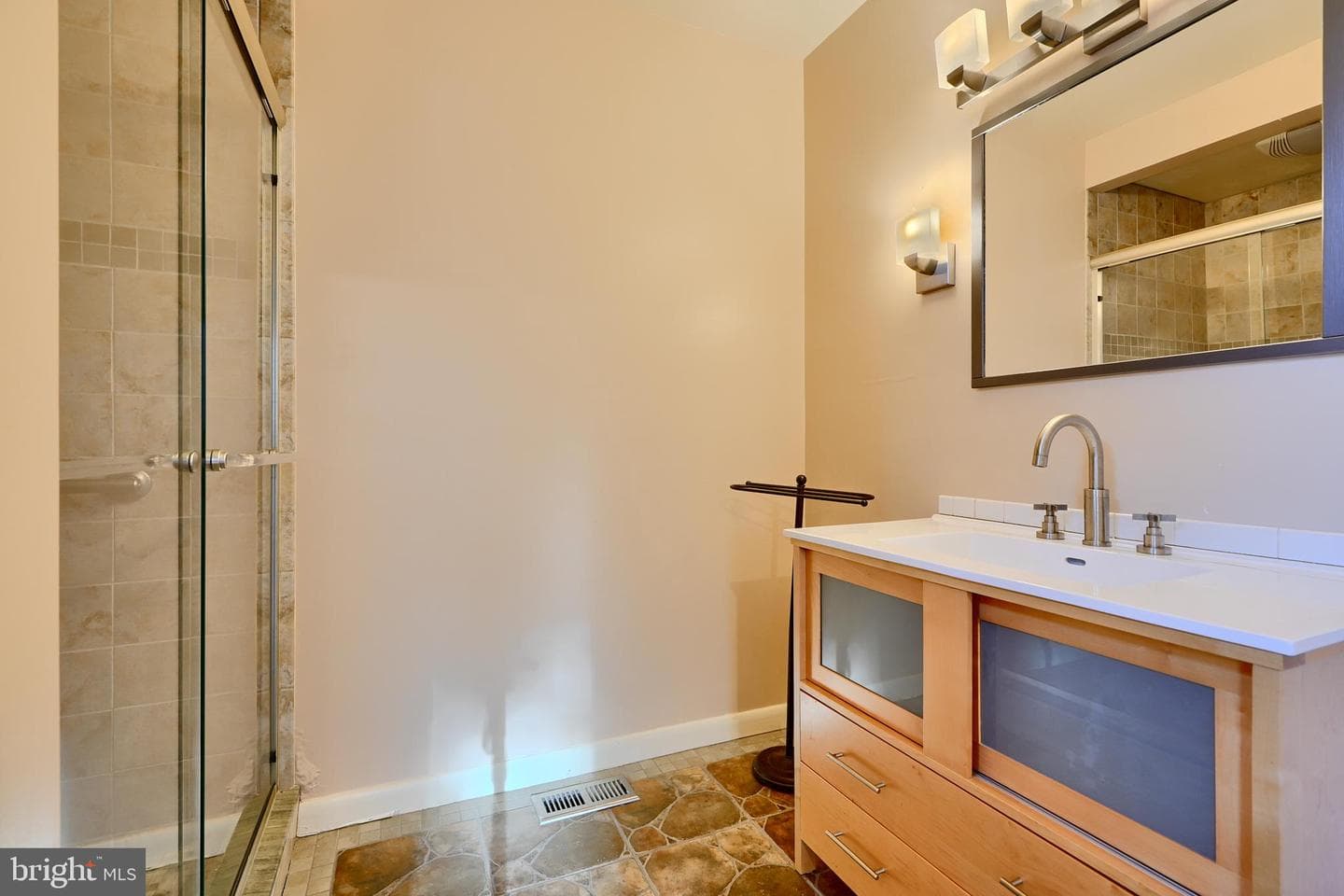 1122 Bellemore Road photo 24