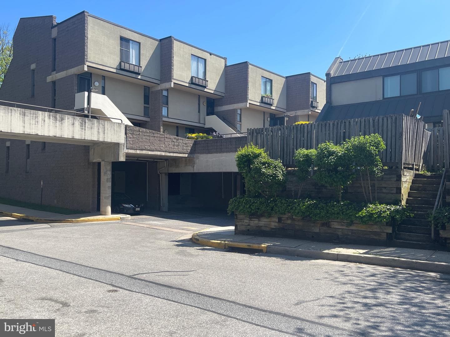 2223 Deerfern Crescent photo 4