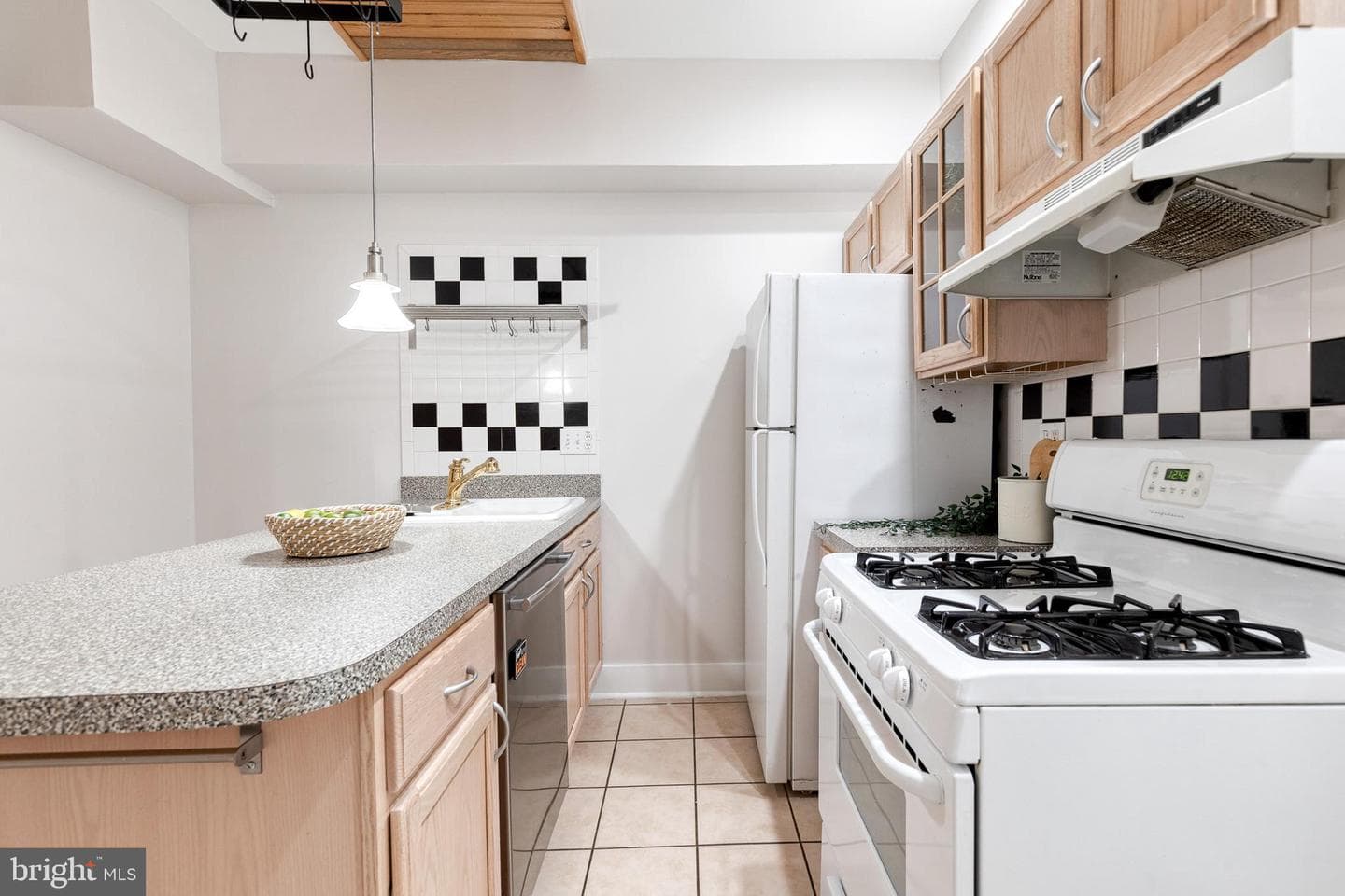 1538 S Hanover Street photo 13