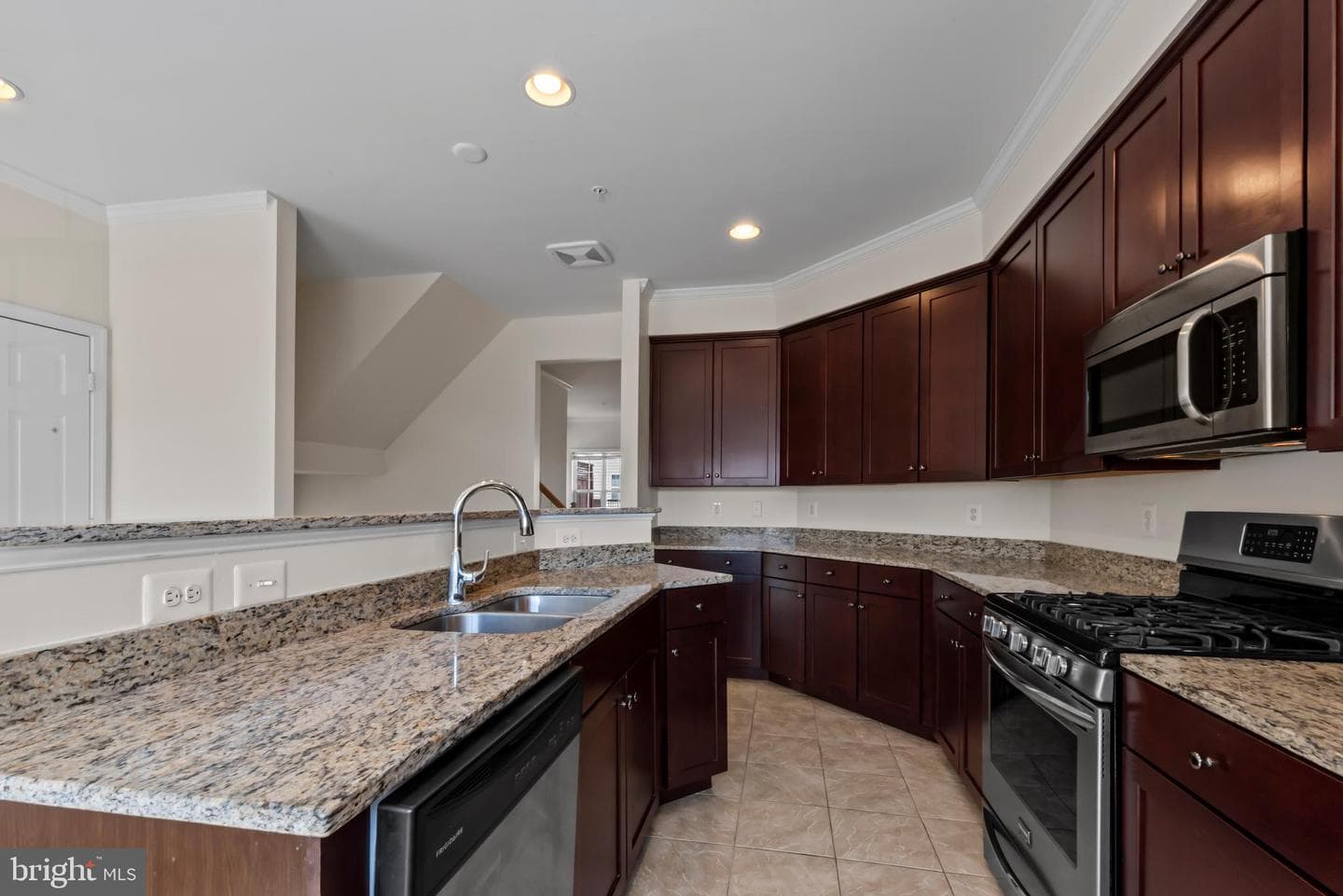 830 Ryan Street photo 10
