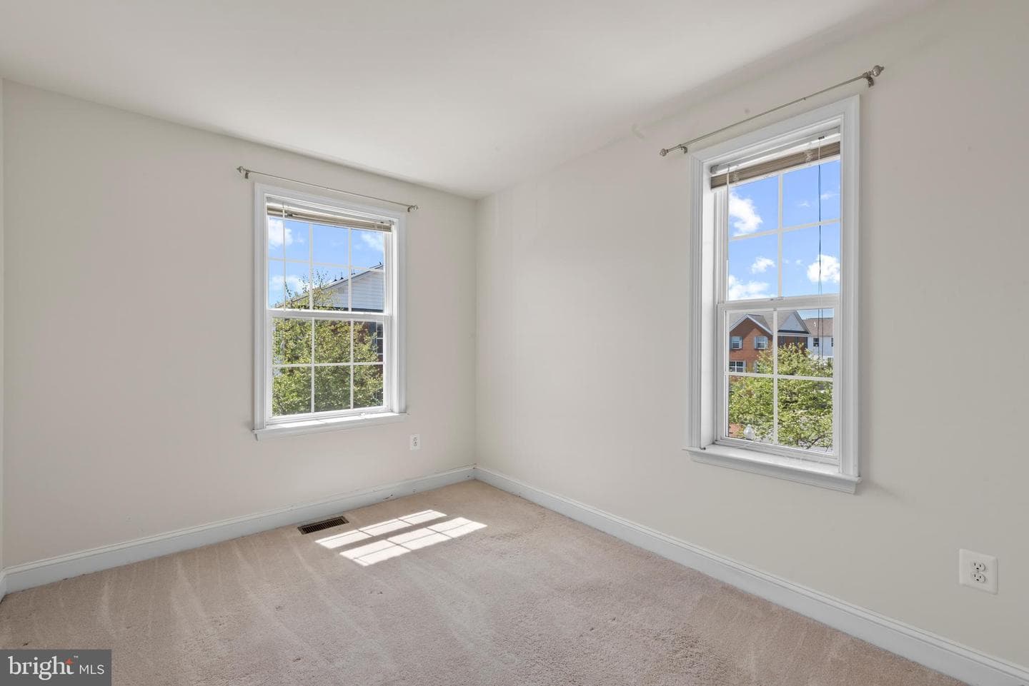 830 Ryan Street photo 16