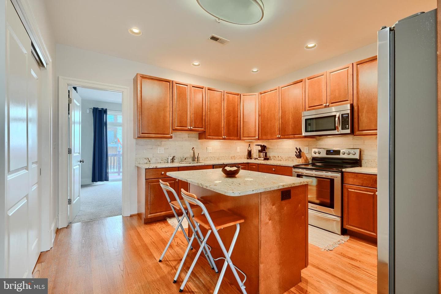 408 Grundy Street photo 17