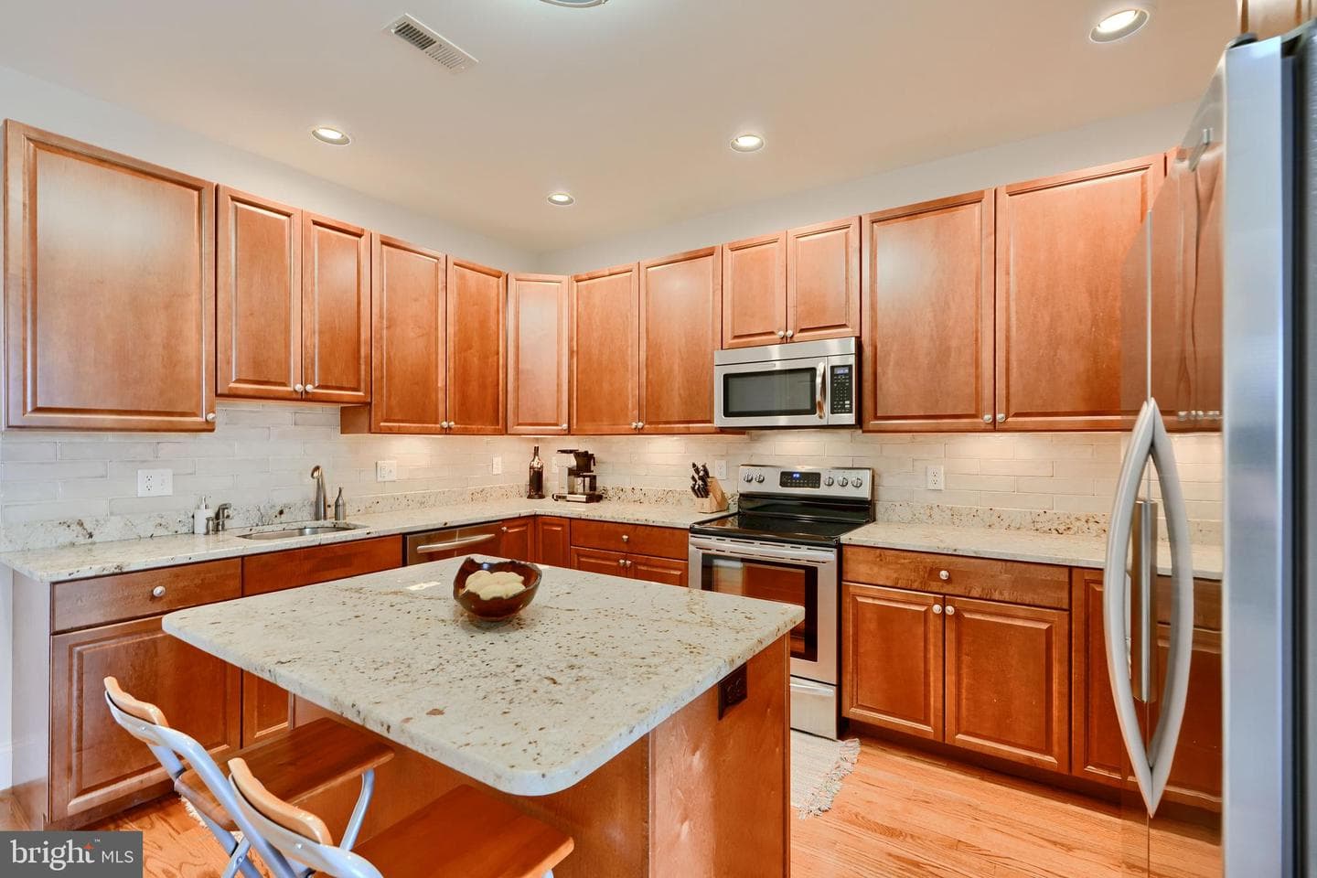 408 Grundy Street photo 18