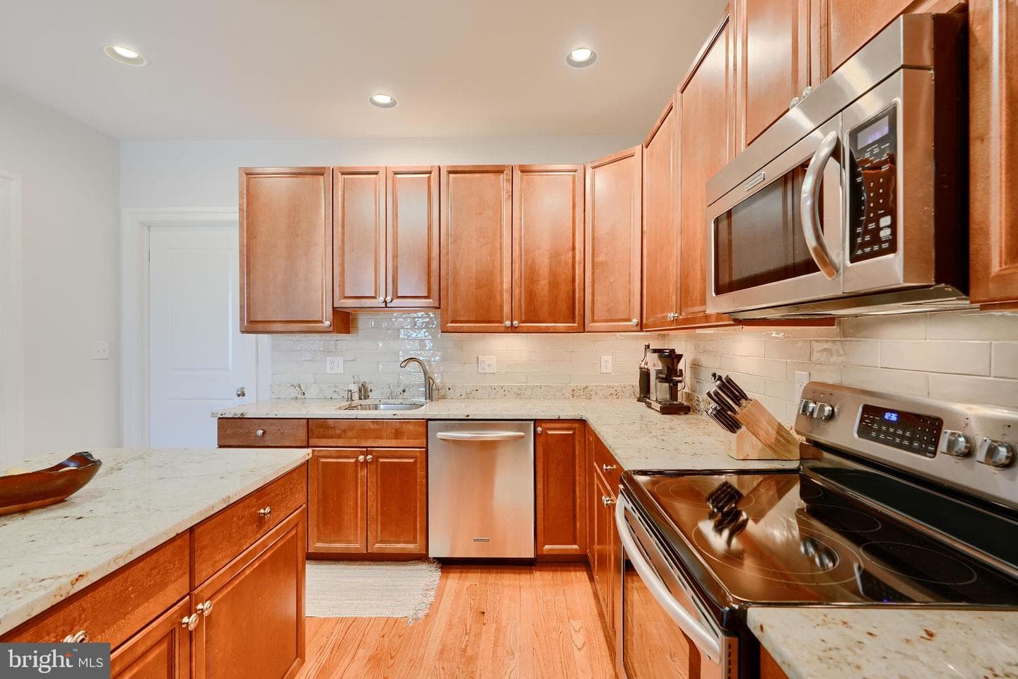 408 Grundy Street photo 21