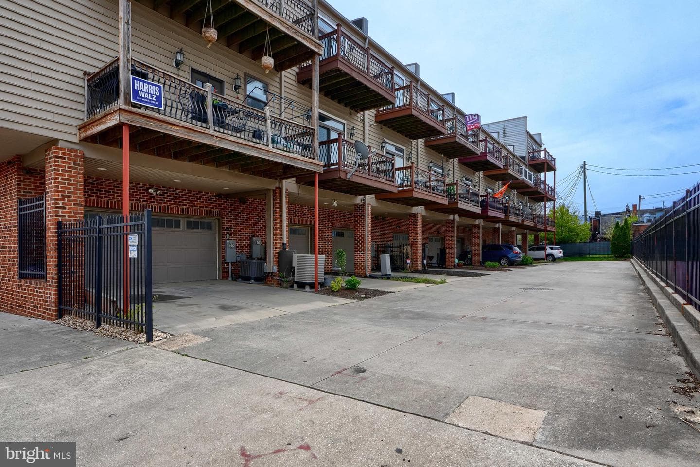 408 Grundy Street photo 47