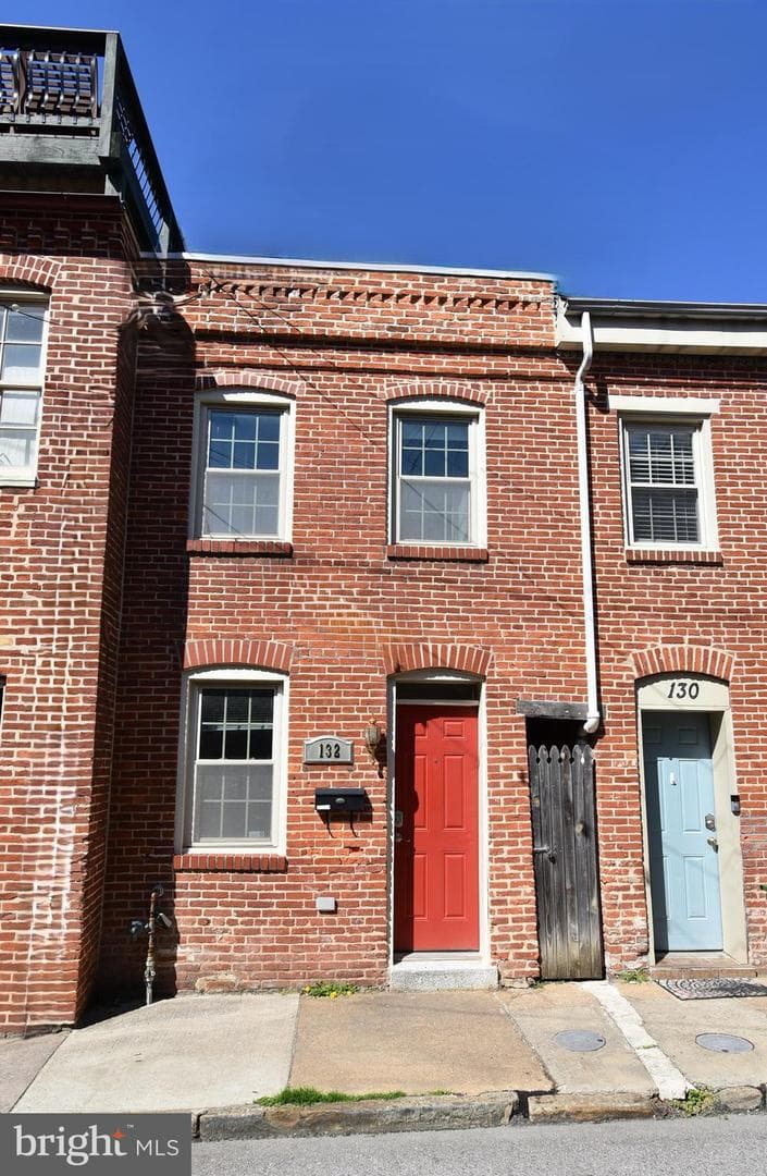 132 S Chapel Street photo 2