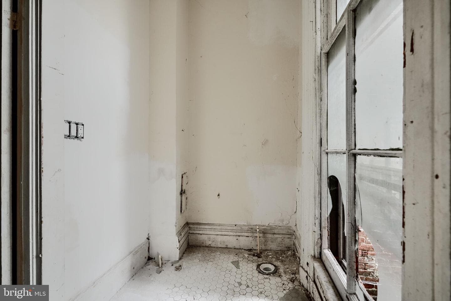 2530 Madison Avenue photo 14