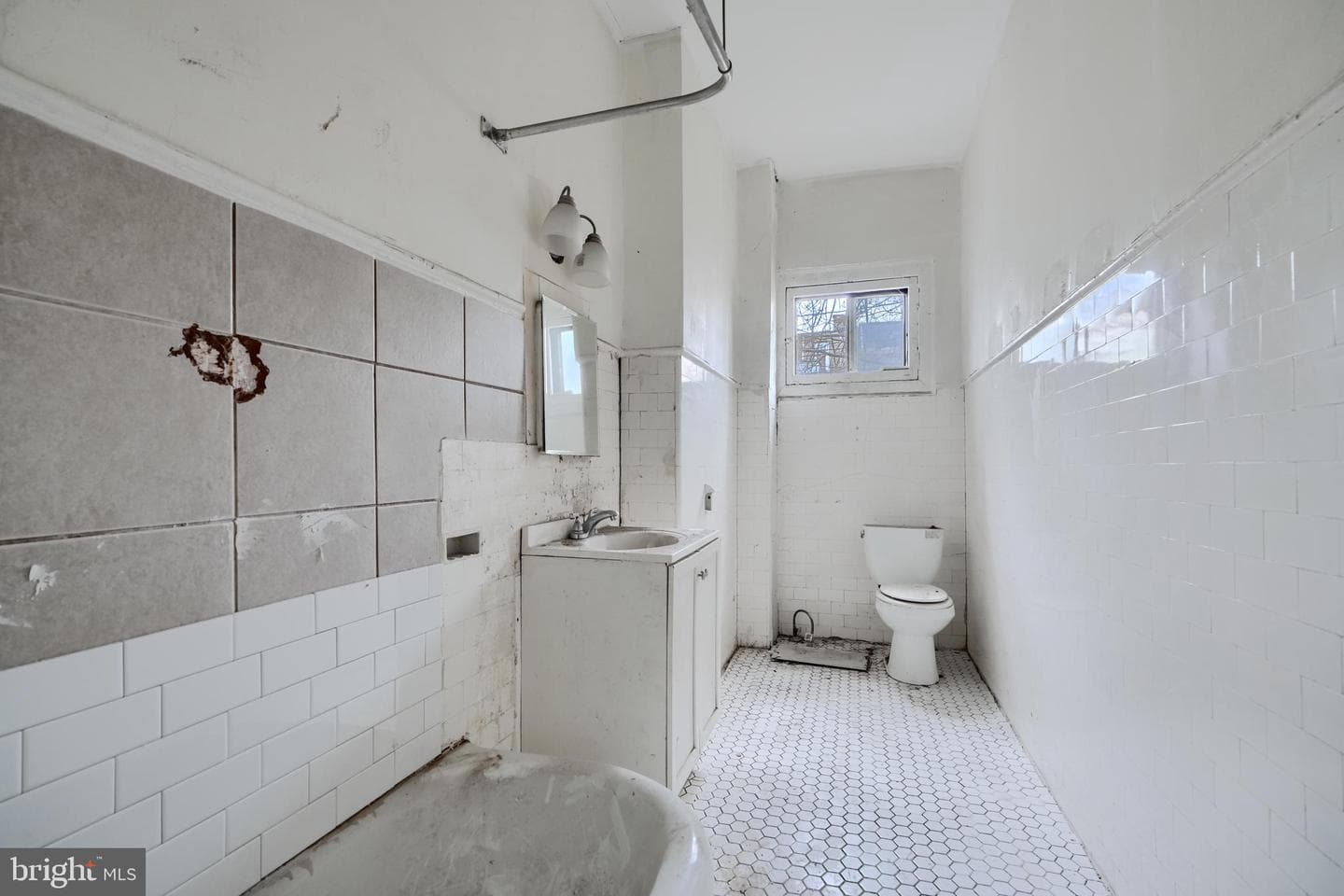 2530 Madison Avenue photo 18