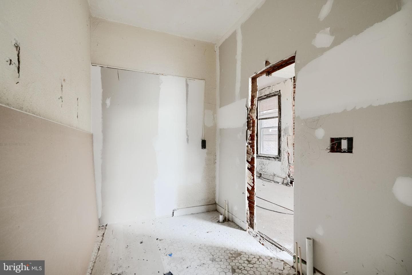2530 Madison Avenue photo 27