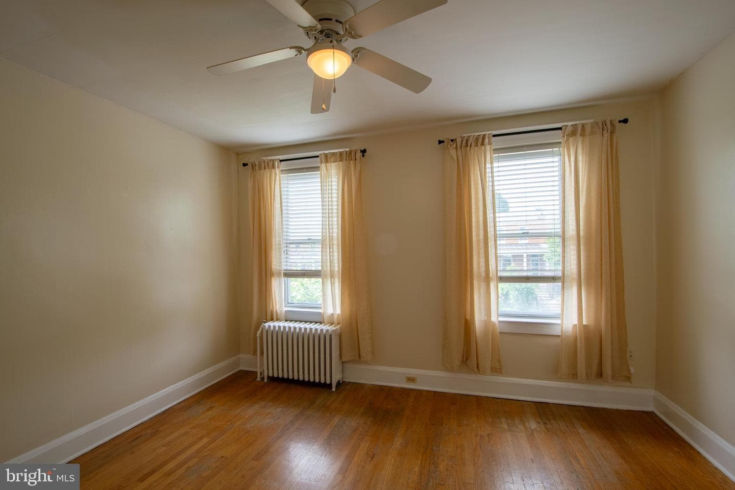 1323 W 41st Street photo 10