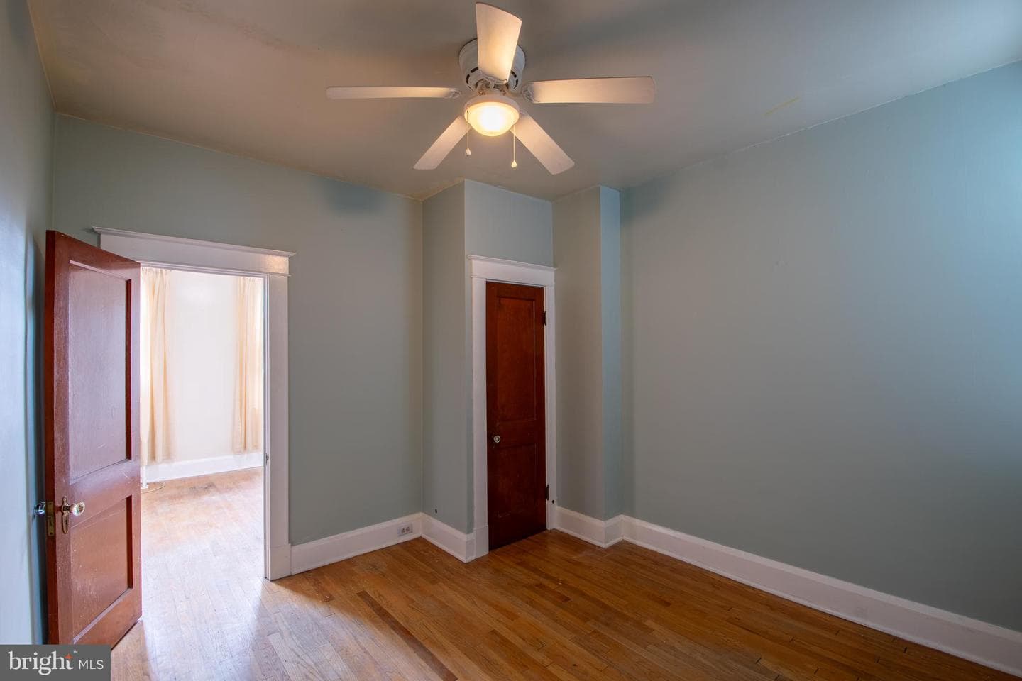1323 W 41st Street photo 13
