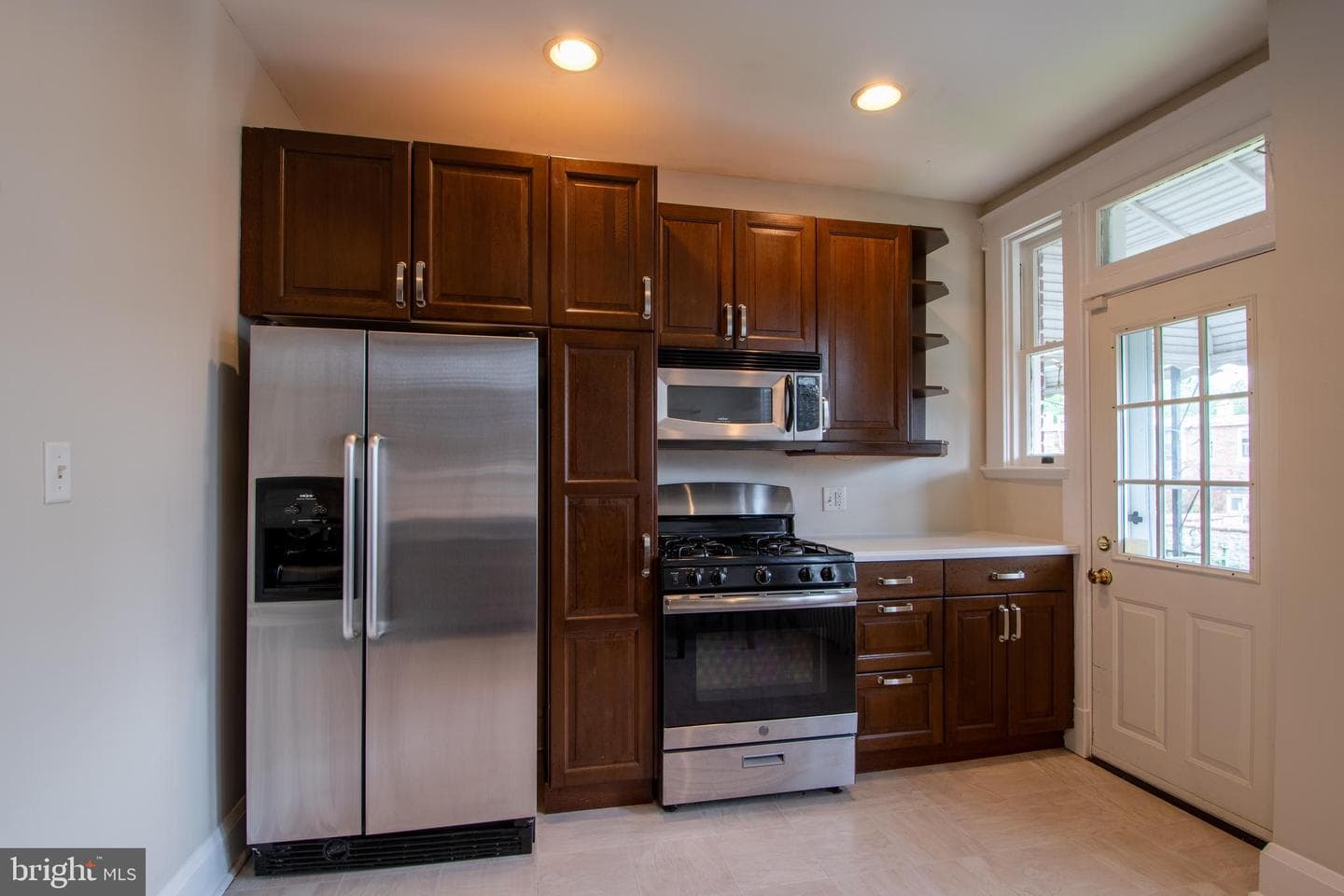 1323 W 41st Street photo 4