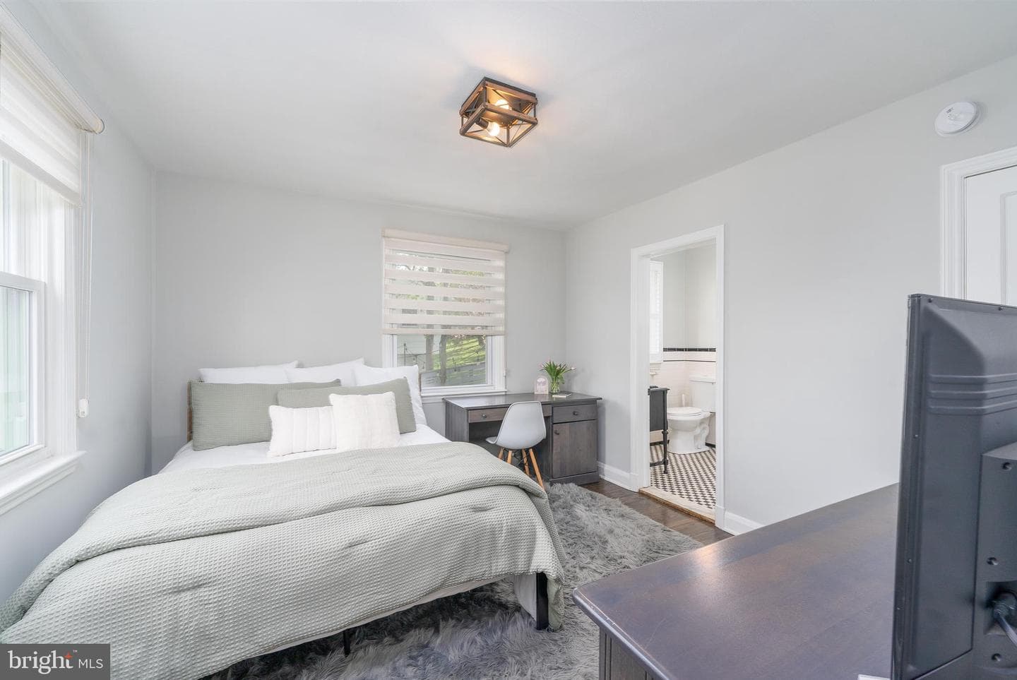 1609 W Rogers Avenue W photo 24