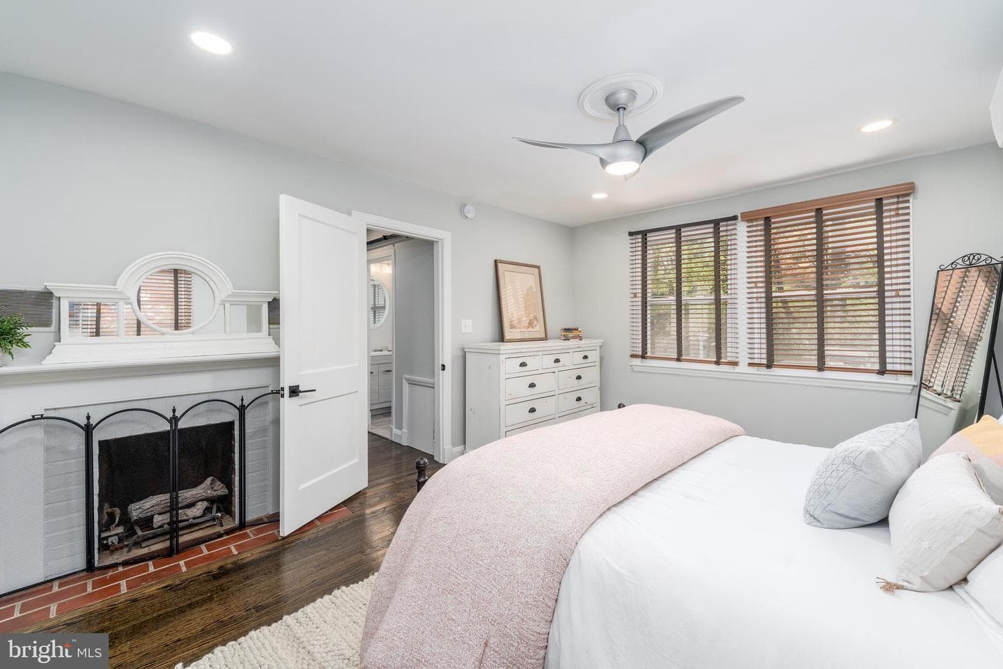 1609 W Rogers Avenue W photo 29