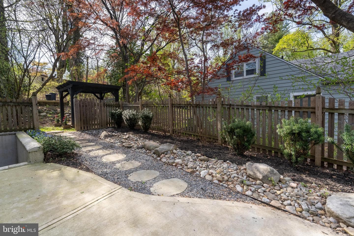 1609 W Rogers Avenue W photo 4