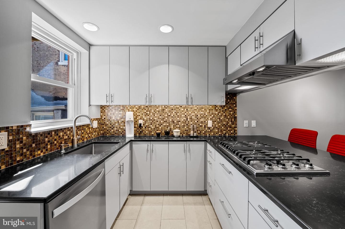 1637 E Baltimore Street photo 18