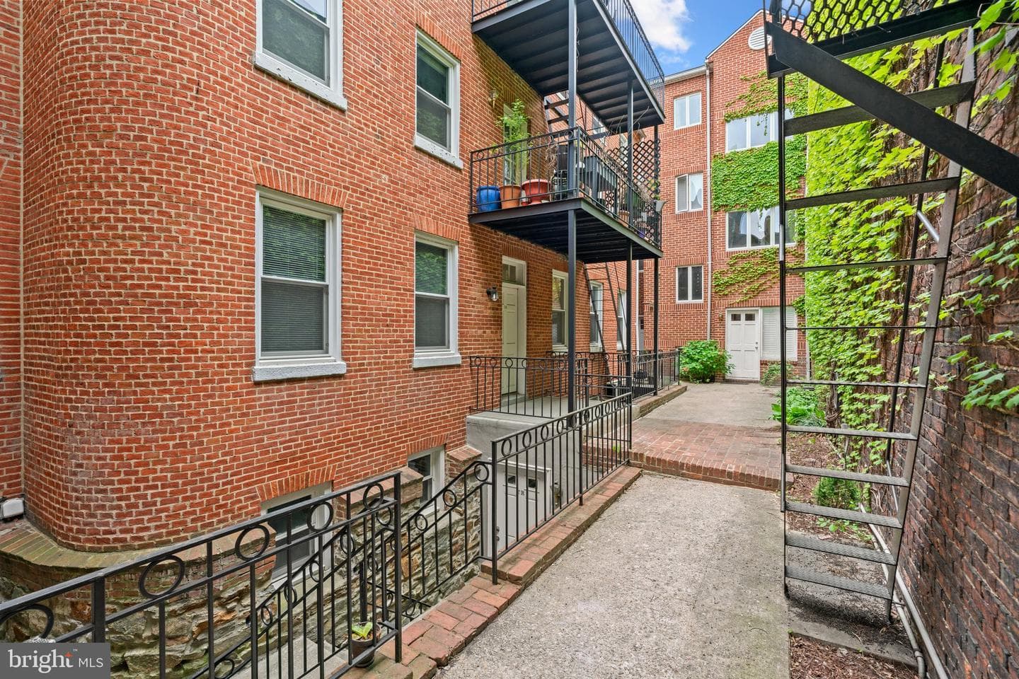 216 W Monument Street #1-R photo 24