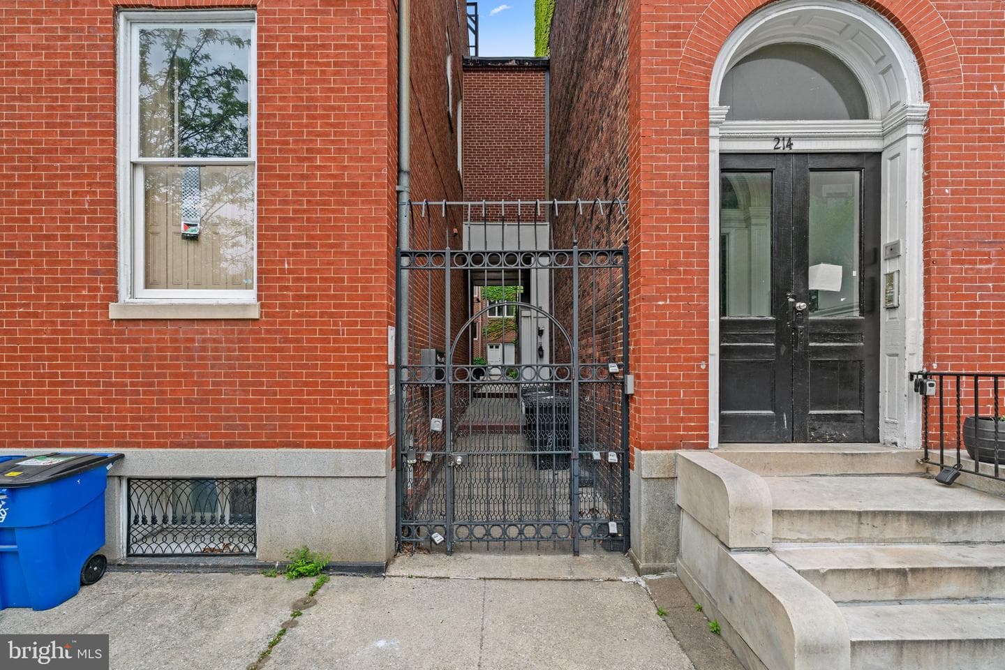 216 W Monument Street #1-R photo 3