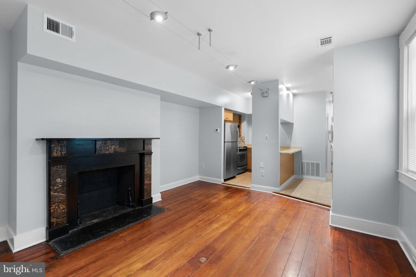 216 W Monument Street #1-R photo 5