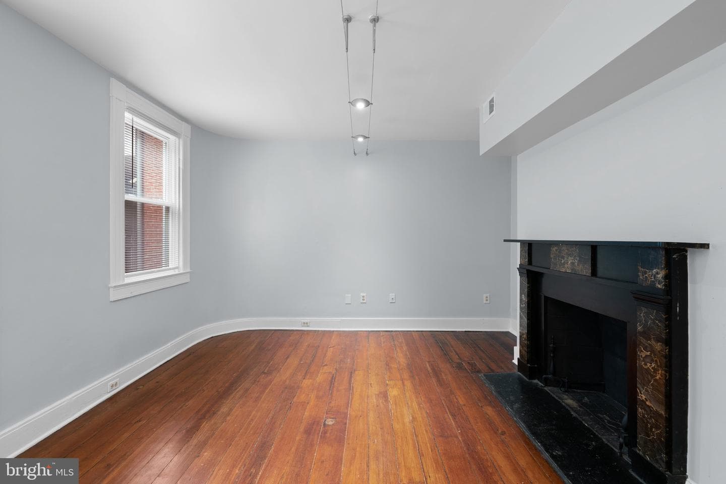 216 W Monument Street #1-R photo 6