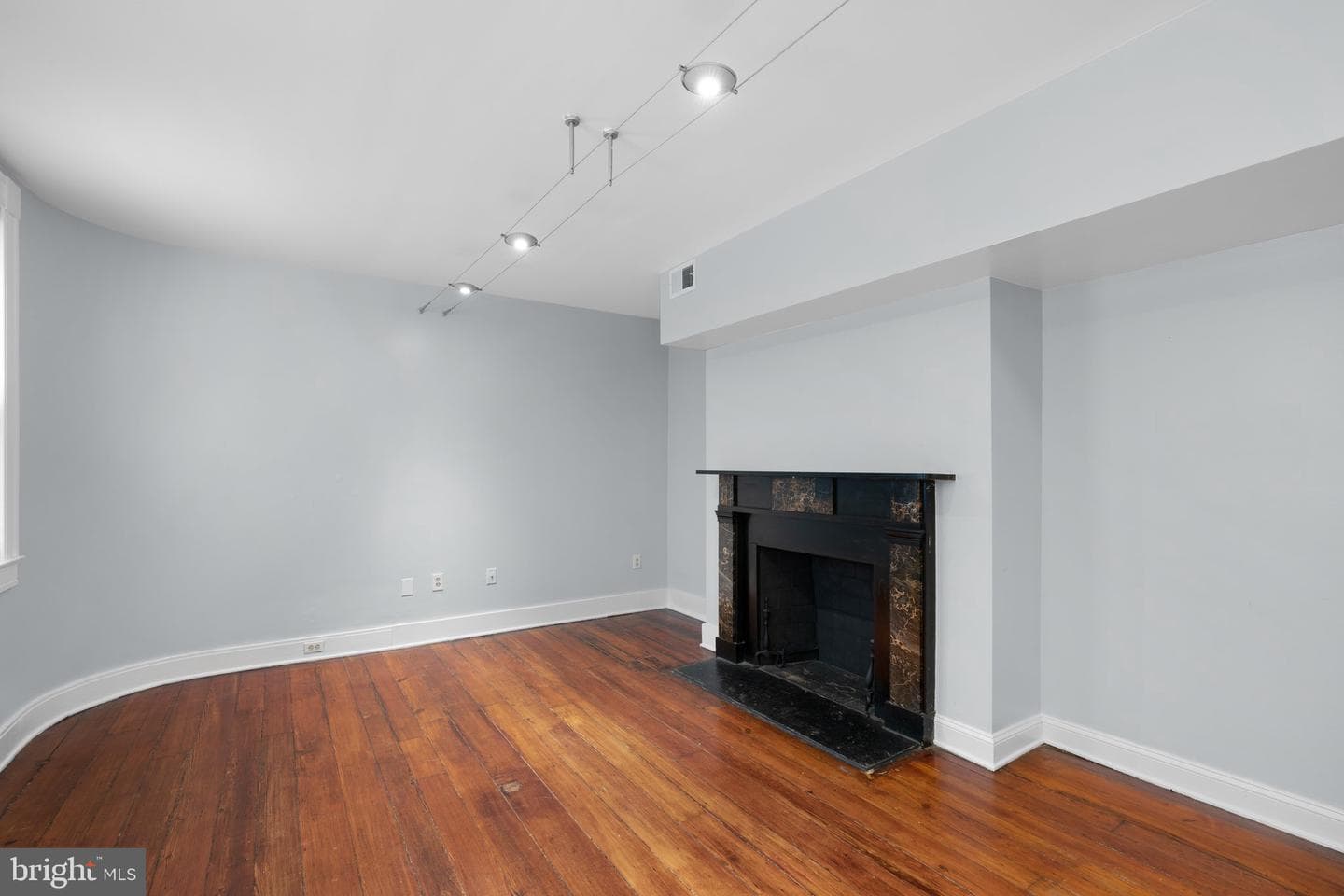 216 W Monument Street #1-R photo 7