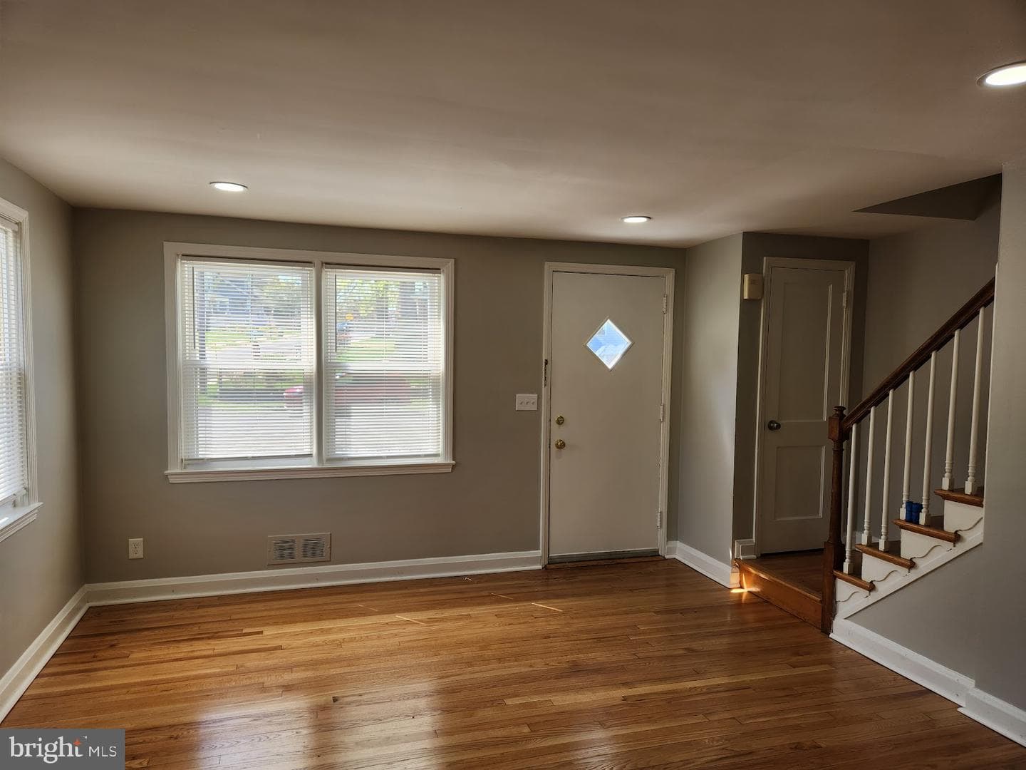 3834 Evergreen Avenue photo 3