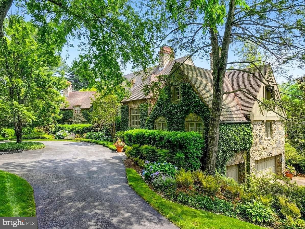 102 Cotswold Road photo 70