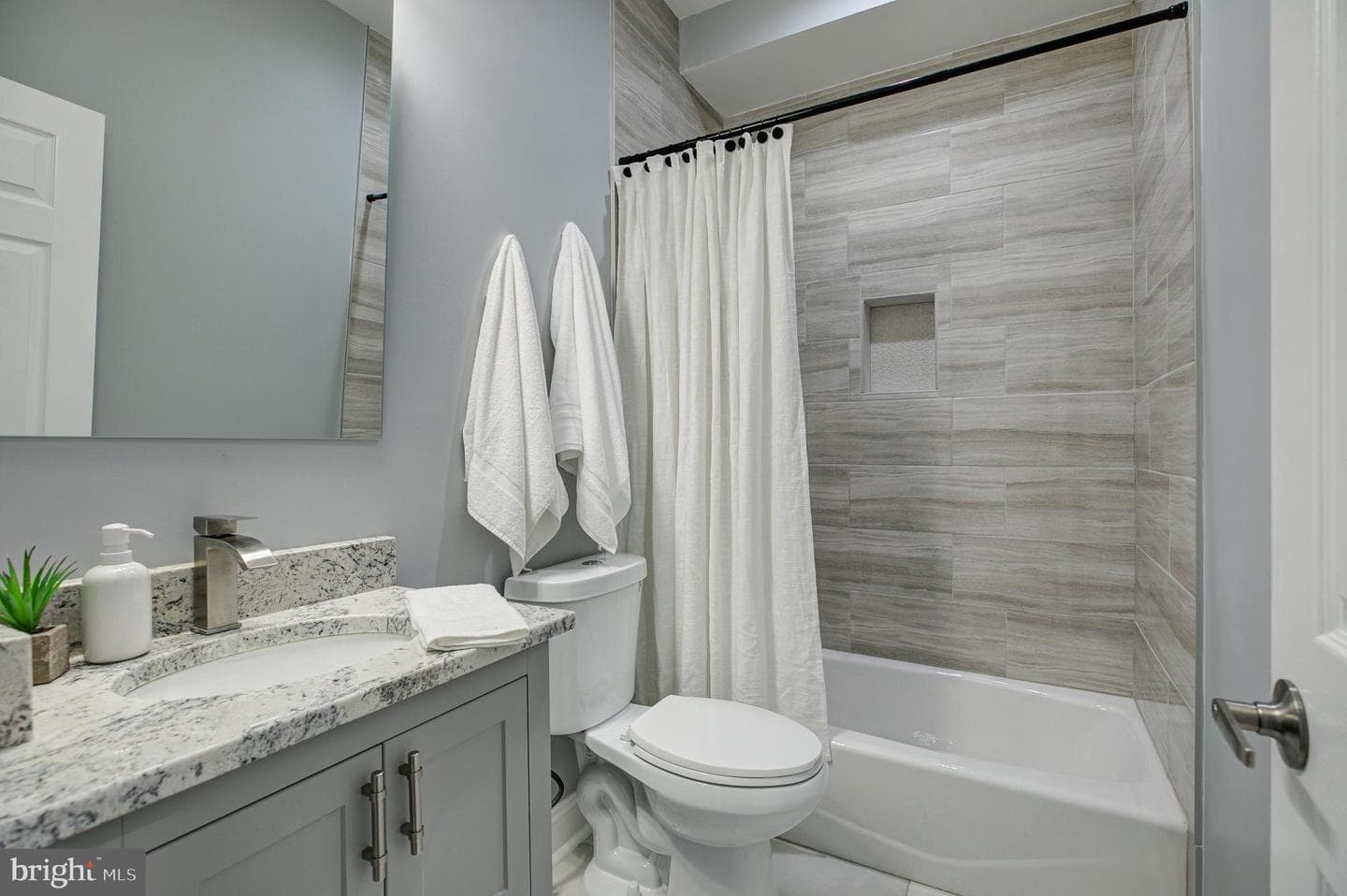 515 E 22nd Street photo 6