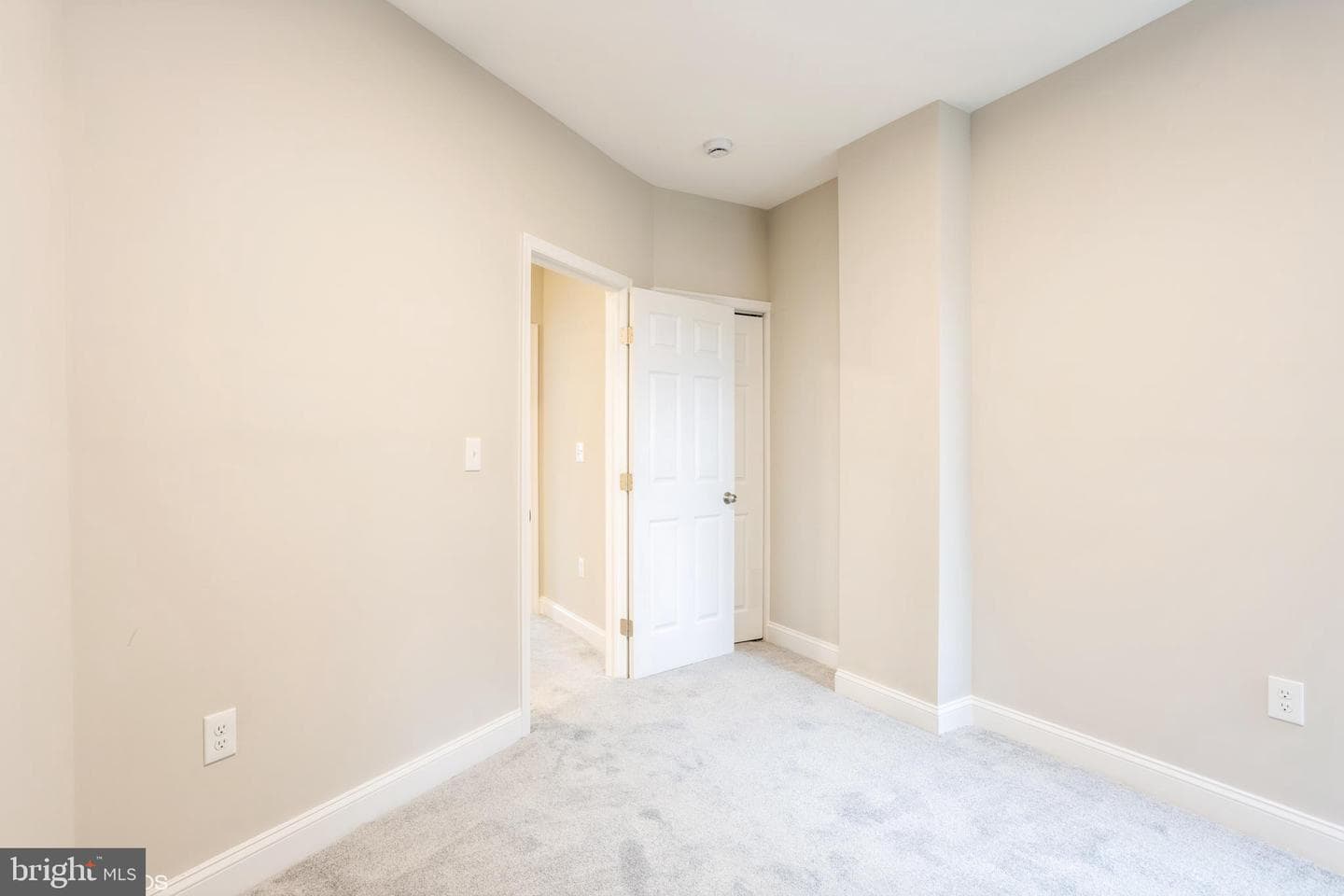 3025 Walbrook Avenue photo 12
