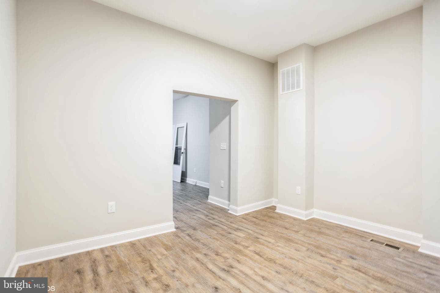 3025 Walbrook Avenue photo 4