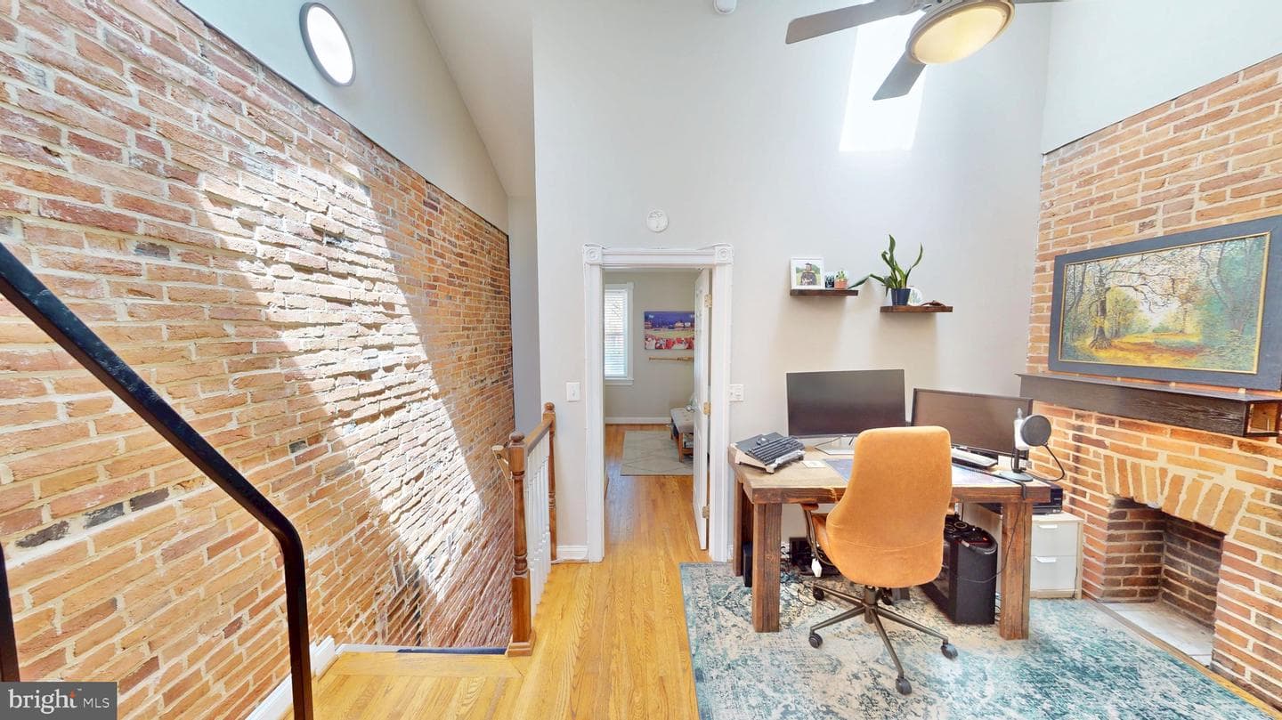 2107 Essex Street photo 12