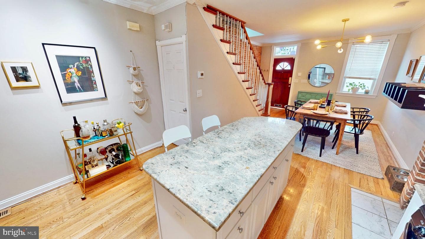 2107 Essex Street photo 3