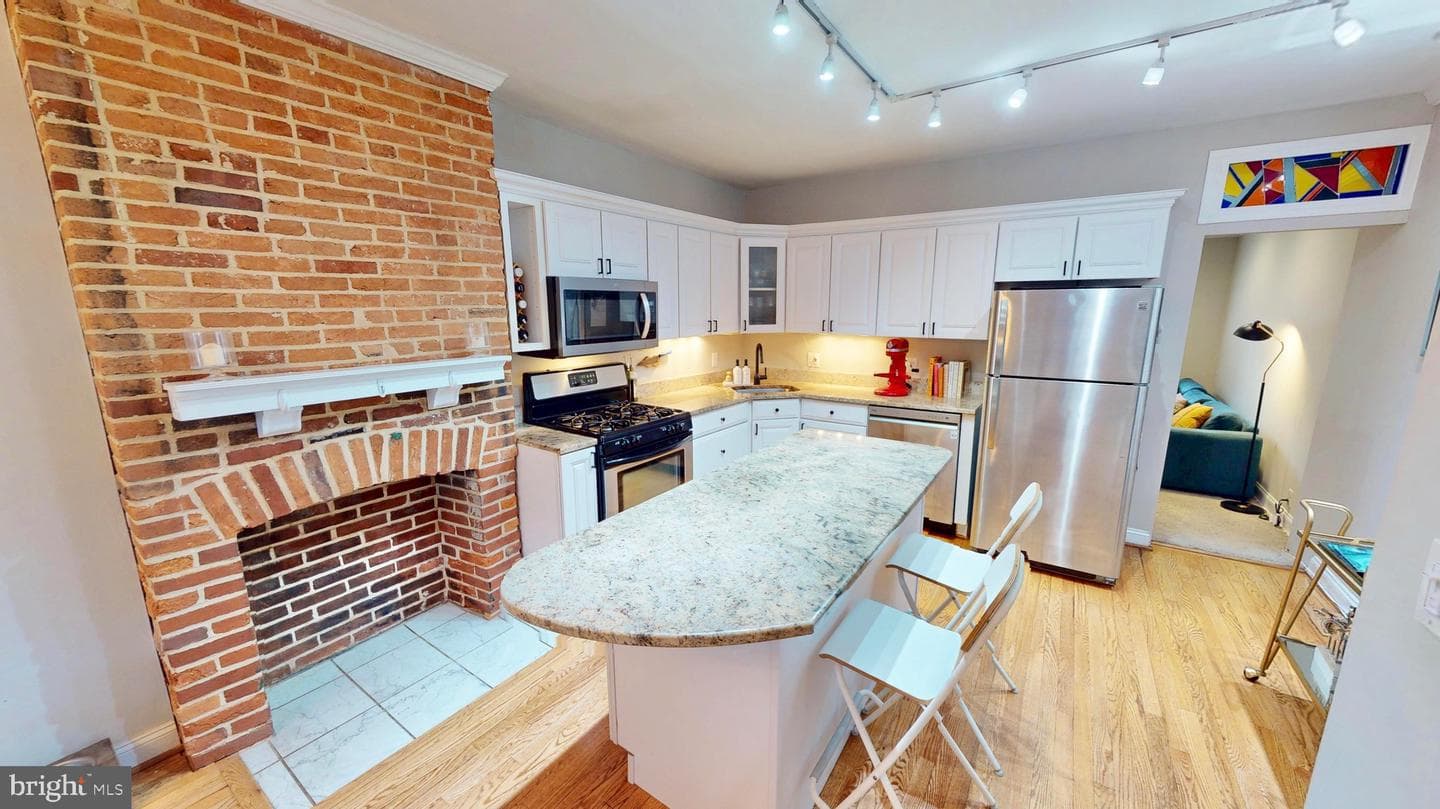2107 Essex Street photo 4