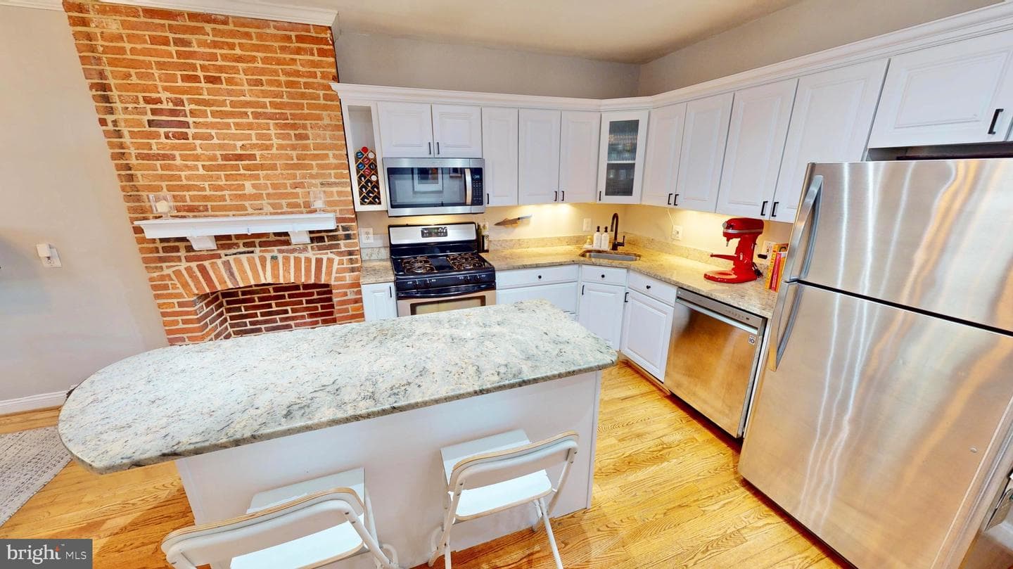 2107 Essex Street photo 6