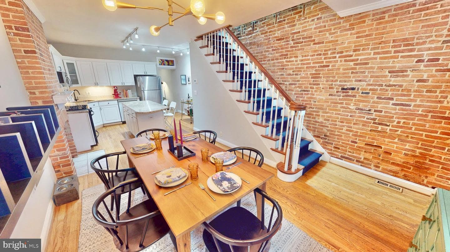 2107 Essex Street photo 8
