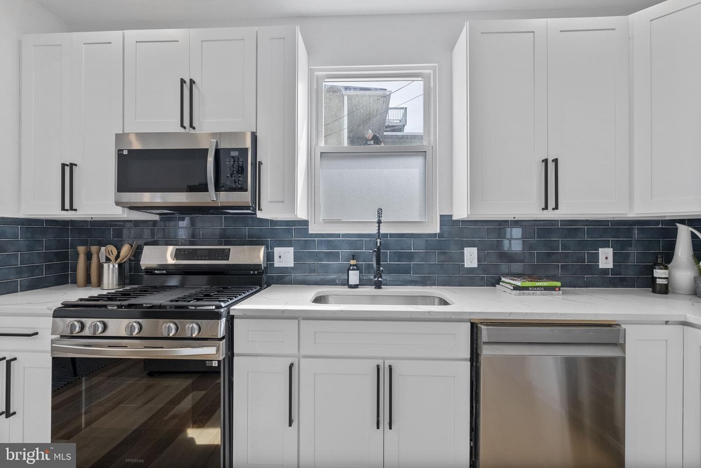 21 W Barney Street photo 19