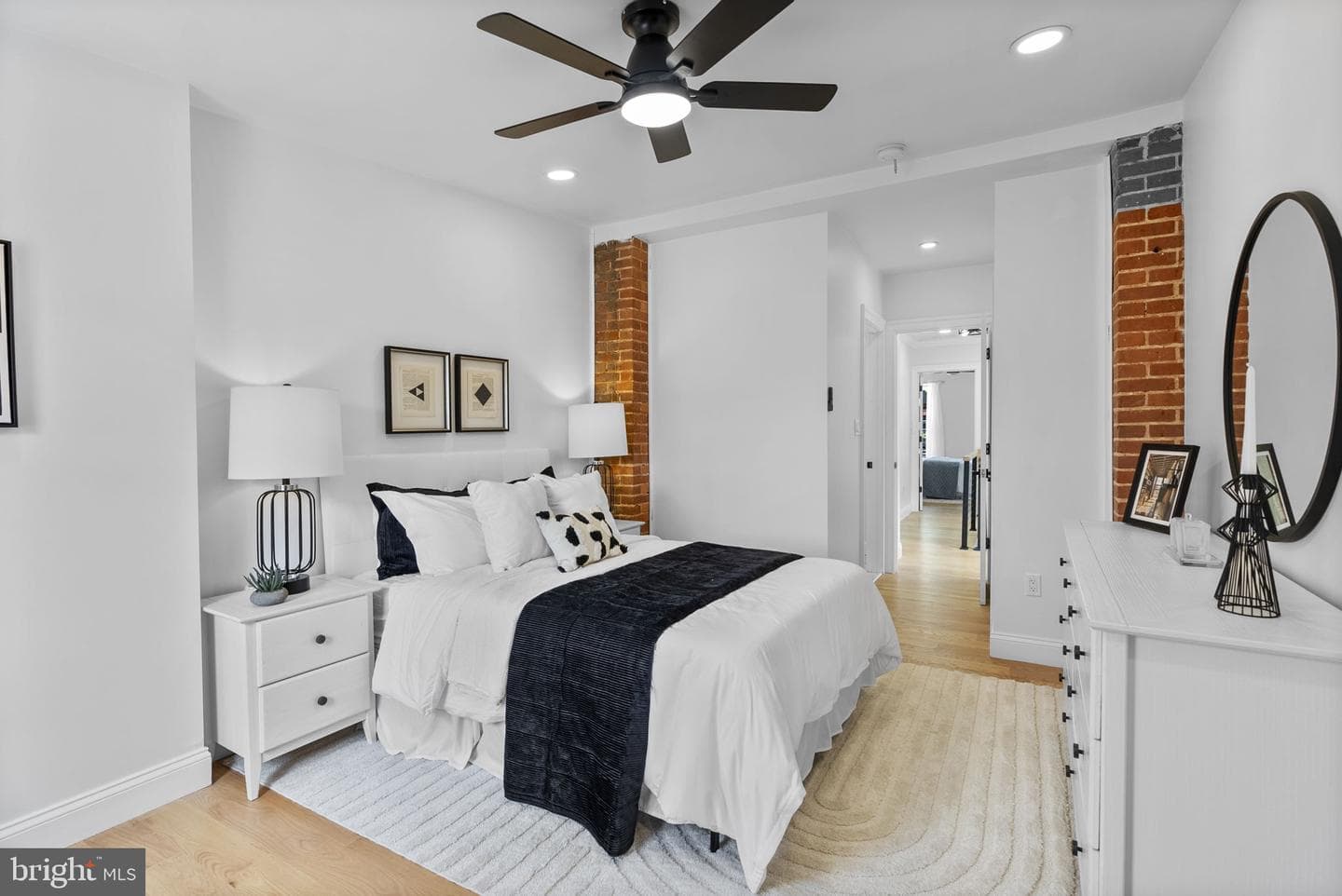 21 W Barney Street photo 26