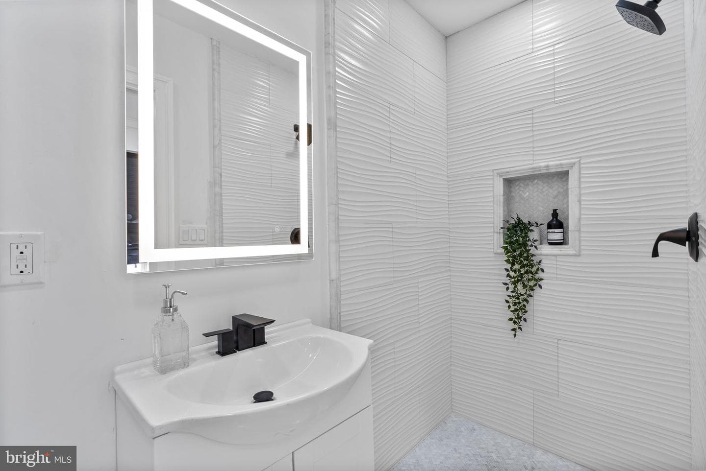 21 W Barney Street photo 32