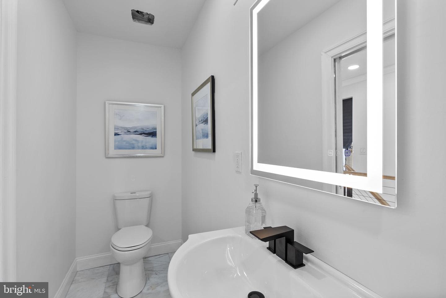 21 W Barney Street photo 35