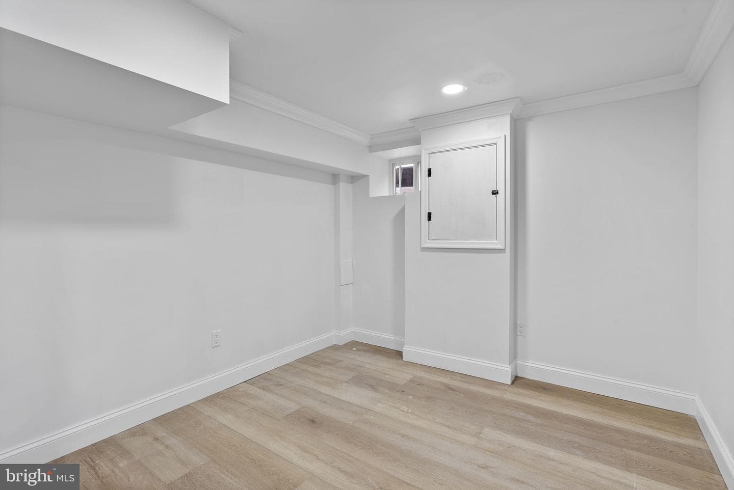 21 W Barney Street photo 40