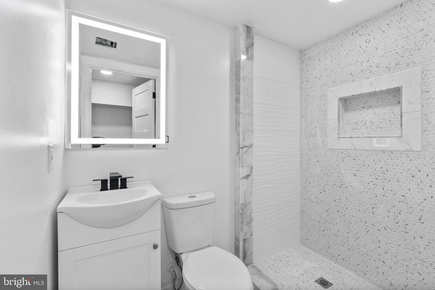 21 W Barney Street photo 44